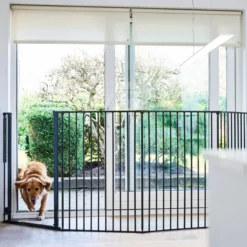 Korkea ja säädettävä koiraportti DogSpace Rocky, musta 90-221 x 104,5 cm